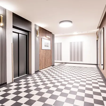 Holzera Superapart With Bathtub Garden & Parking Appartement