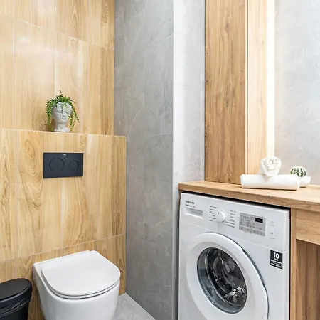 Holzera Superapart With Bathtub Garden & Parking Appartement