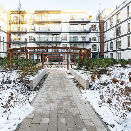 Holzera Superapart With Bathtub Garden & Parking Appartement *