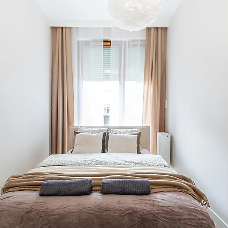 Holzera Superapart With Bathtub Garden & Parking Appartement *